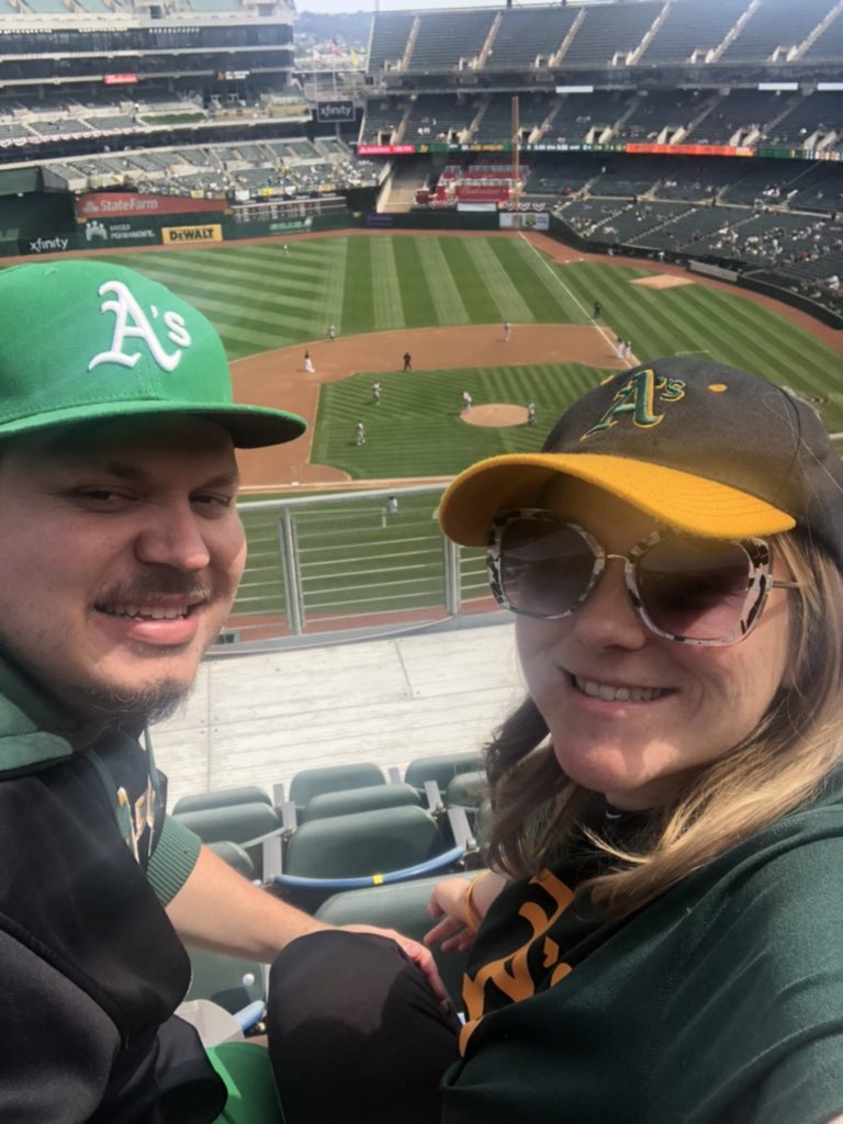 Kelsey_MaryKay's tweet photo. #atthecoliseum @Drnesto93 https://t.co/TqQZljfoKc