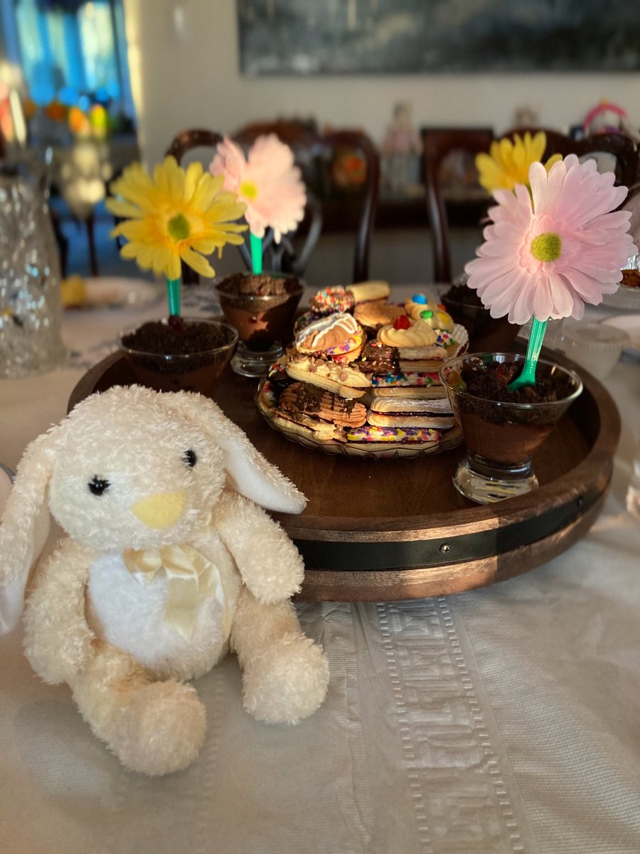 LTimmermanEDU's tweet photo. Celebrating Easter with Delicious Dirt Dessert and Flower Spoons! 🌸🐣 🐰 #HoppyEaster https://t.co/fqIuA3RgWa