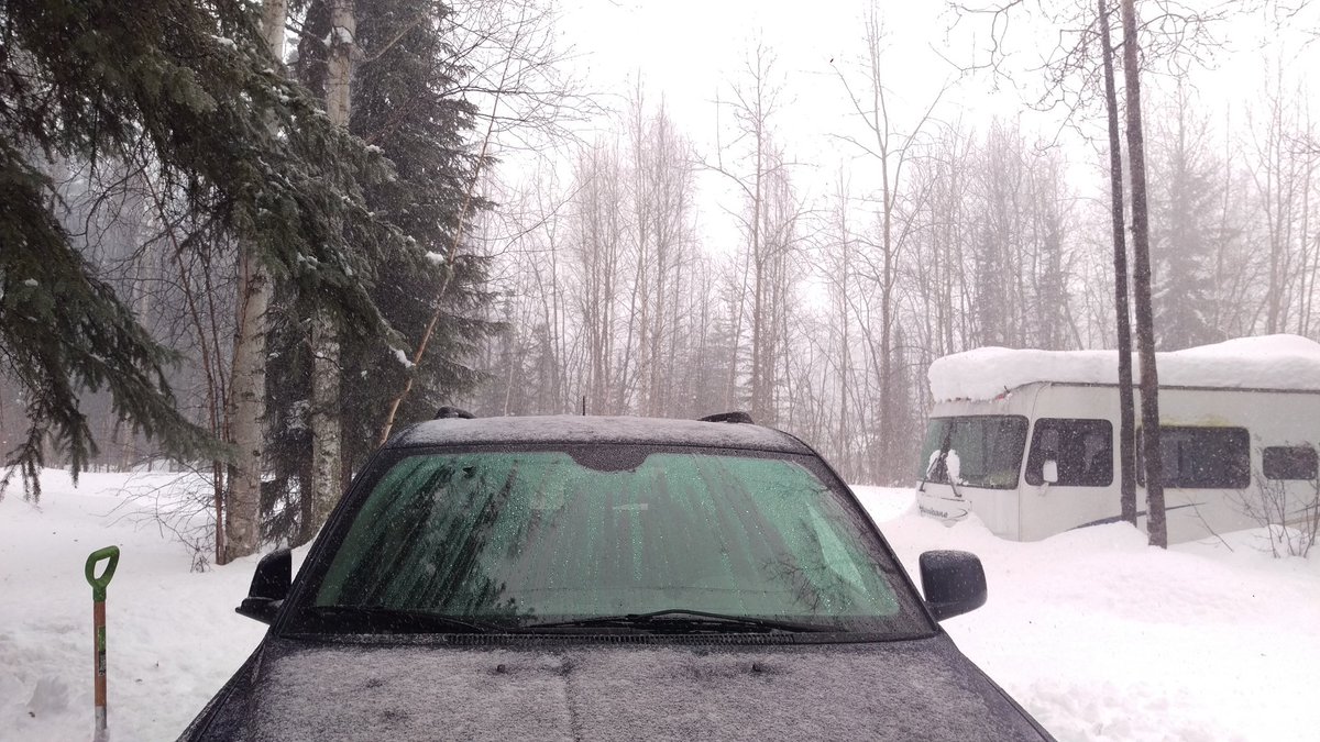 ShelTinNpAk's tweet photo. Spent a few hours shovel g our driveway today โโ
#NorthPole #Alaska #Snowday #whataworkout https://t.co/N7UIGzhLEC