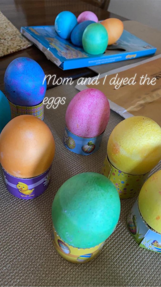 AnnaGWellness's tweet photo. #B4REAL somethings you never get too old to do. Found out today My Mom never dyed eggs. She always set it up for everyone else 😘 today I set it up Her🥰 https://t.co/IiW8mwiYyL