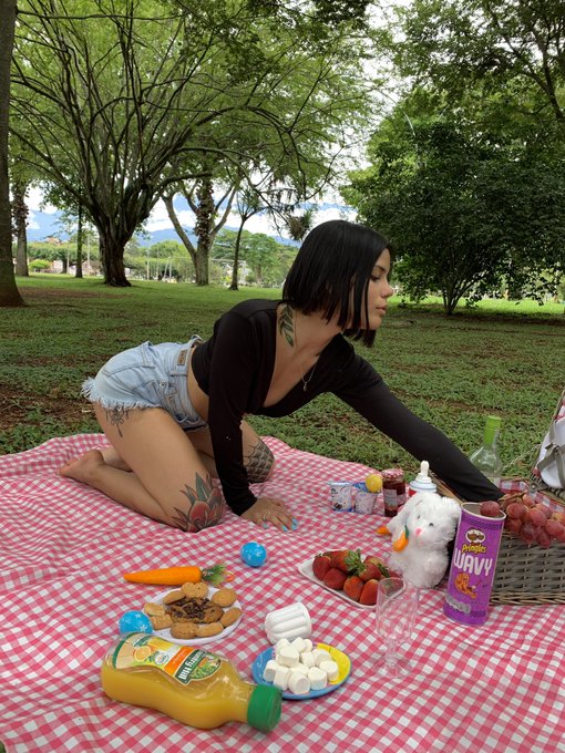 Happy Easter my lovers✨🐰You know how this ends https://t.co/FMGsziKvOH ✨ https://t.co/u7puu8cKJ9<a href="/tag/rt"class="tags"><span>#rt</span></a>