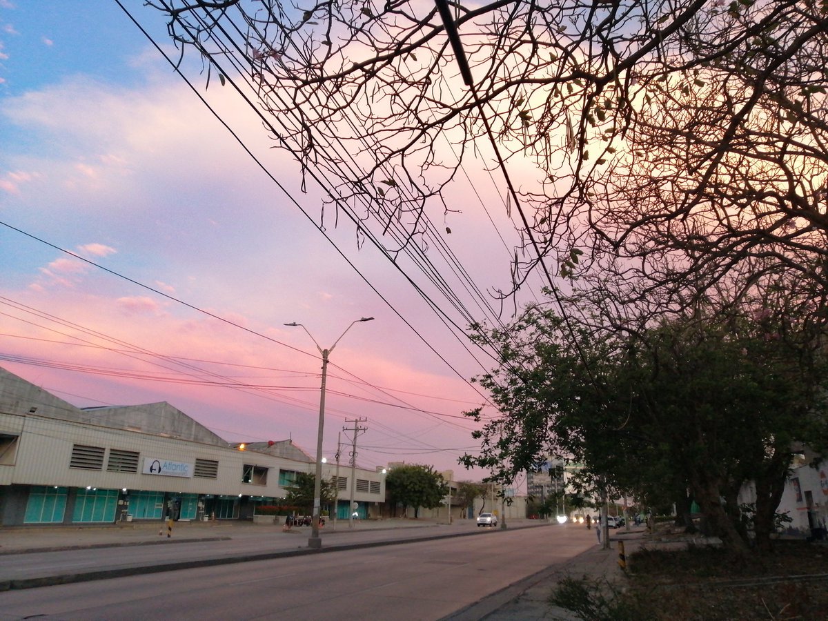 Omarlpez_'s tweet photo. Atardecer.💙💜 https://t.co/7PJQSbk4Bi
