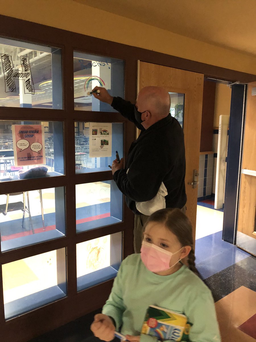 mrsscott_wh's tweet photo. StuCo getting ready for tomorrow with a little help from one of my favorite littles!!! #pantherstogether @WHStuCo ❤️🐾❤️🐾 https://t.co/vE6l3BIi7F