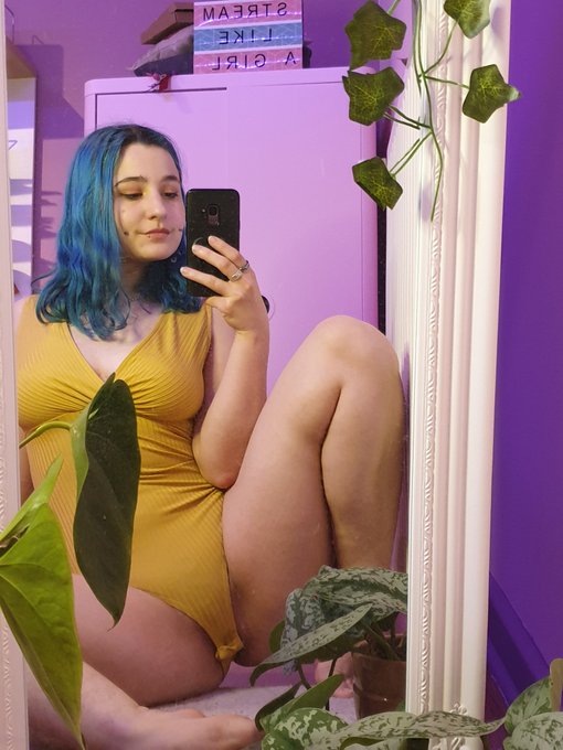 Live off ⚫  Like, RT and comment so tomorrow I will wakeup and be a freaking rockstar 😳  Am I already<a href="/tag/thursdaymotivation"class="tags"><span>#thursdaymotivation</span></a>