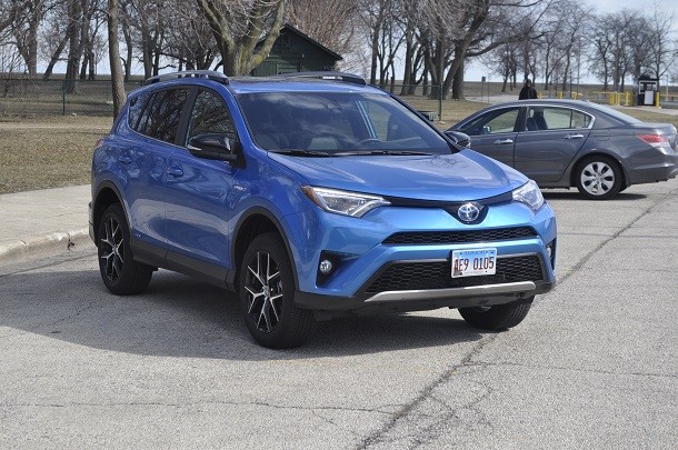 Christiebunny's tweet image. First Car EVER!!! 2018 Toyota RAV4 Hybrid! *squee!*