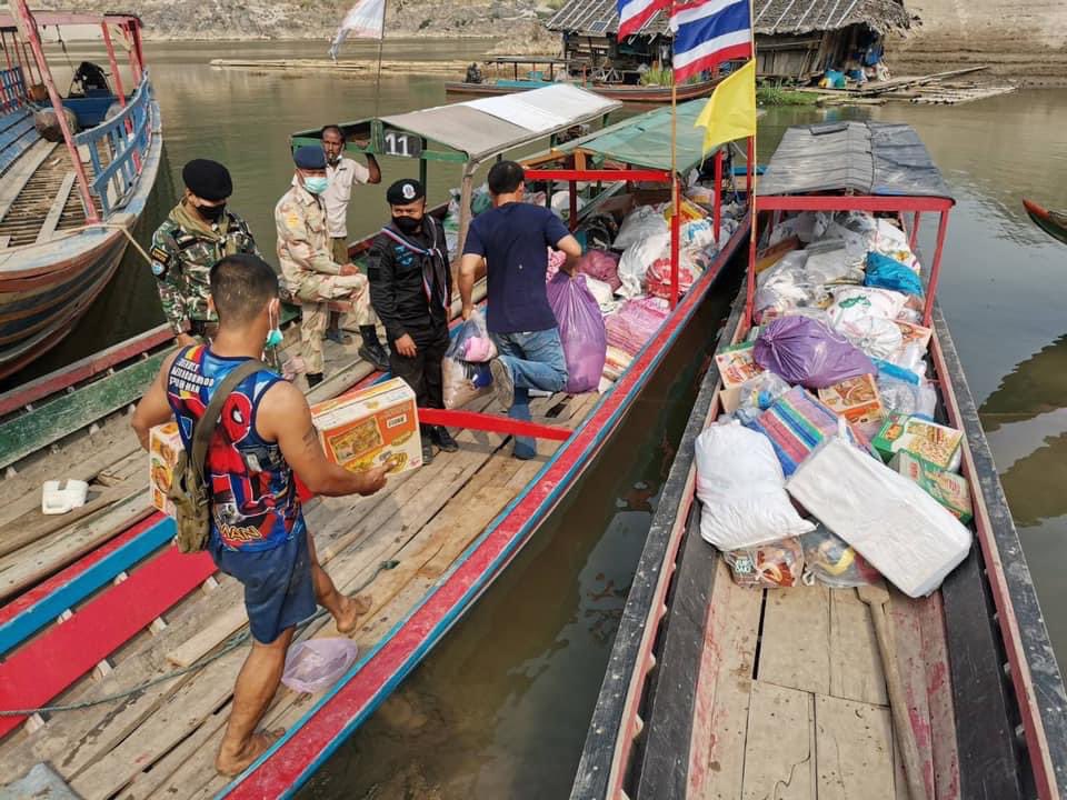 AutumnThet's tweet photo. Finally, Thai gov allowing NGOs to pass emergency humanitarian aid to Karen Refugees today 10am

My friends waited on the border 7 days &amp; 6 nights to deliver the following donations!

Finally, they successfully donated 👏 

I've attached Thread bellow which I tweeted 5 days ago. https://t.co/1b4y4XS7SL