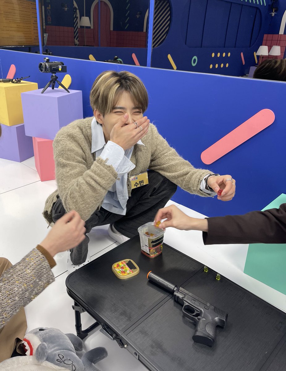MLKT_0405's tweet photo. 엄마... 나 어지러워 어지러워................... https://t.co/phbEwm0NvE