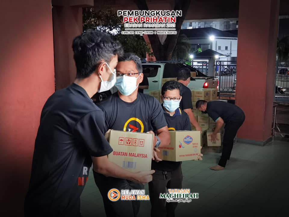 ikatanmuslimin's tweet photo. Terima kasih kepada para penyumbang, penaja dan para sukarelawan yang membantu menyiapkan 4000 Pek Prihatin sempena Edaran Ramadan 2021 nanti.
#relawanmudaIsma
#PemudaISMA https://t.co/78Dv2V3tQB