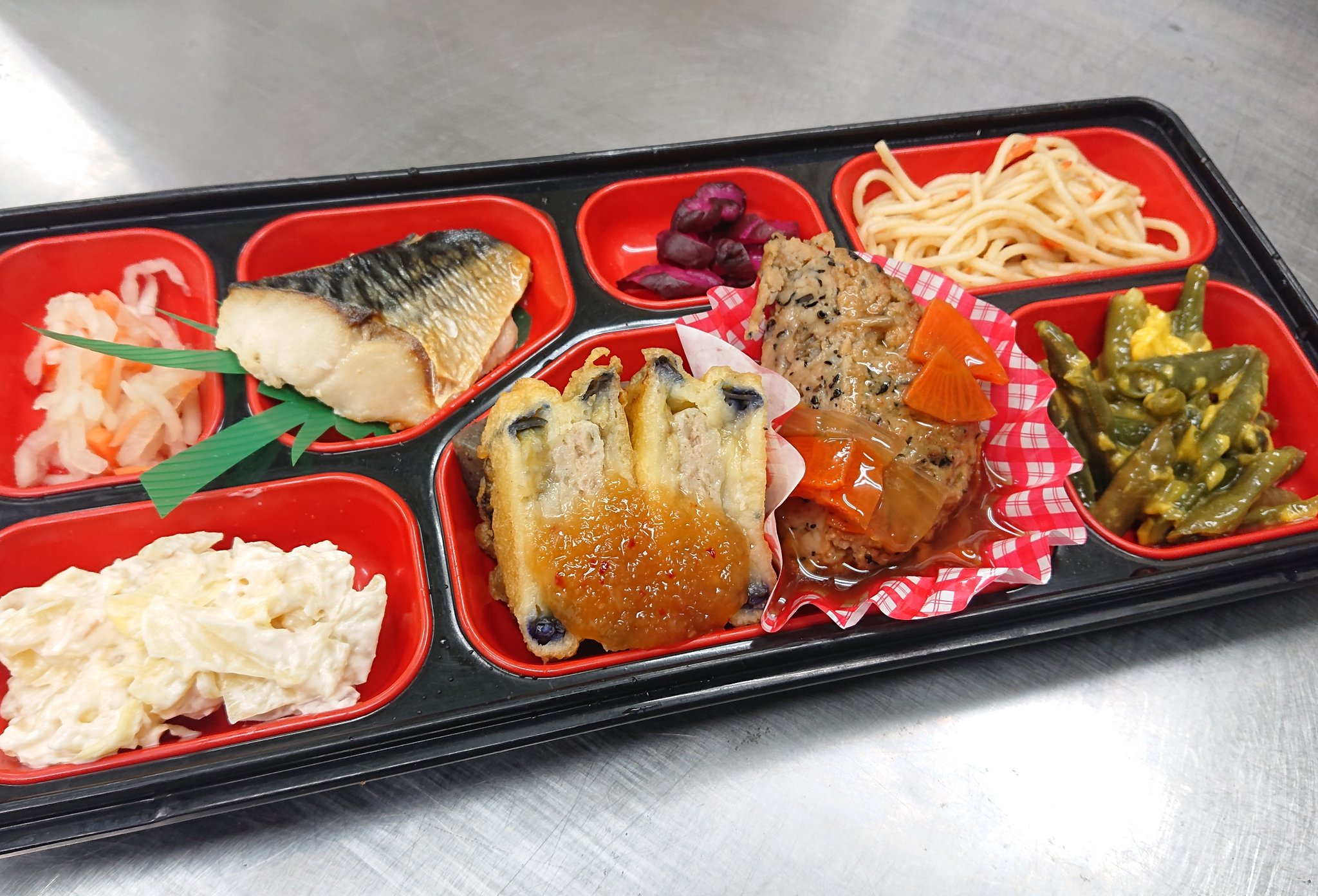 弁当のことなら エムサポート代表水谷竜也 本日は名古屋市天白区の整備工場さまから宅配弁当の問い合わせをいただき 無料試食と日替わり弁当の紹介をさせていただきました 天白区弁当 天白区宅配弁当 天白区弁当屋 社食弁当 デリバリーランチ