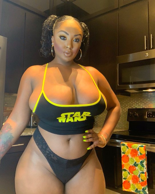 Y&rsquo;all still up ? 👀🤔😏 https://t.co/7JOFra1Jqo #starwars #monday #newyork #manhattan #timessquare https://t<a href="/tag/starwars"class="tags">#starwars</a><a href="/tag/newyork"class="tags"><span>#newyork</span></a><a href="/tag/manhattan"class="tags"><span>#manhattan</span></a><a href="/tag/monday"class="tags"><span>#monday</span></a><a href="/tag/timessquare"class="tags"><span>#timessquare</span></a>