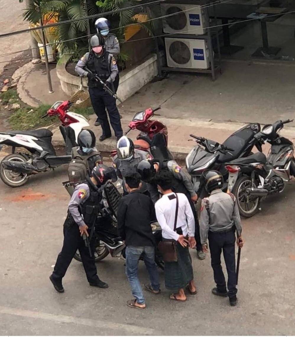 ZweMarn's tweet photo. tw // graphic 
Mandalay:Terrorists’ve been searching  not only passersby's vehicles,phones but now check whole body too. You could get burned for having spring revolution tattoo. Junta aims to create another North Korea.  #WhatsHappeninglnMyanmar  #Apr5Coup https://t.co/Ev4Z8ok0IX