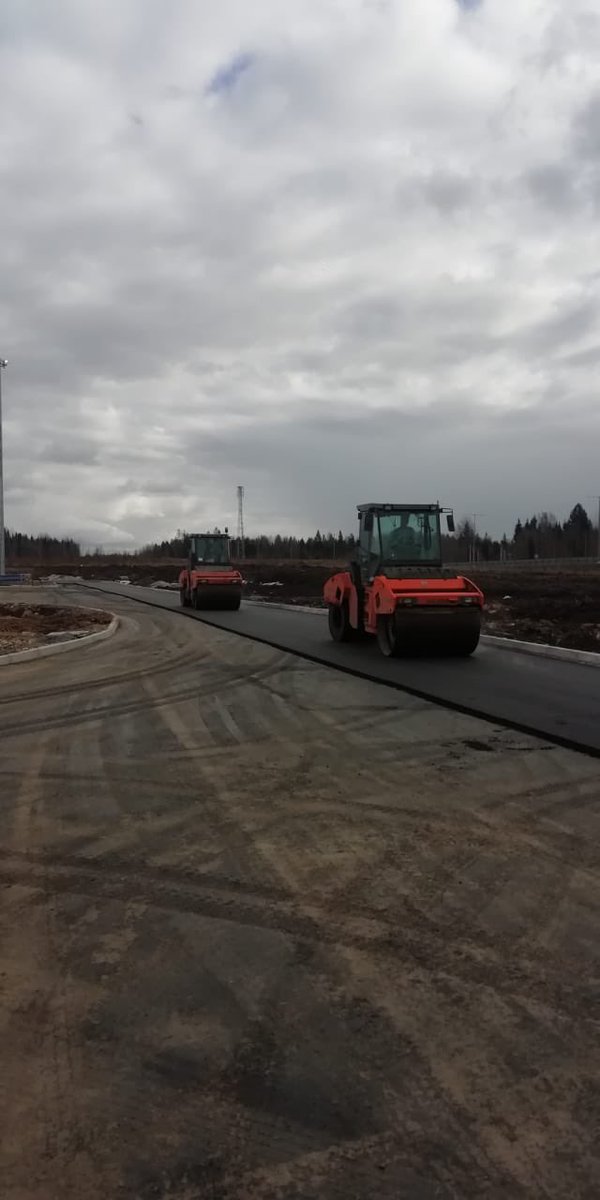 KRONOS_SK's tweet photo. Приступили к устройству второго слоя асфальта на КРИО 1. https://t.co/dVkIeboqAi