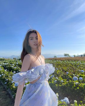 Ngọc trinh hóa thân thành cô nàng mộng mơ giữa đồi trà cầu đất