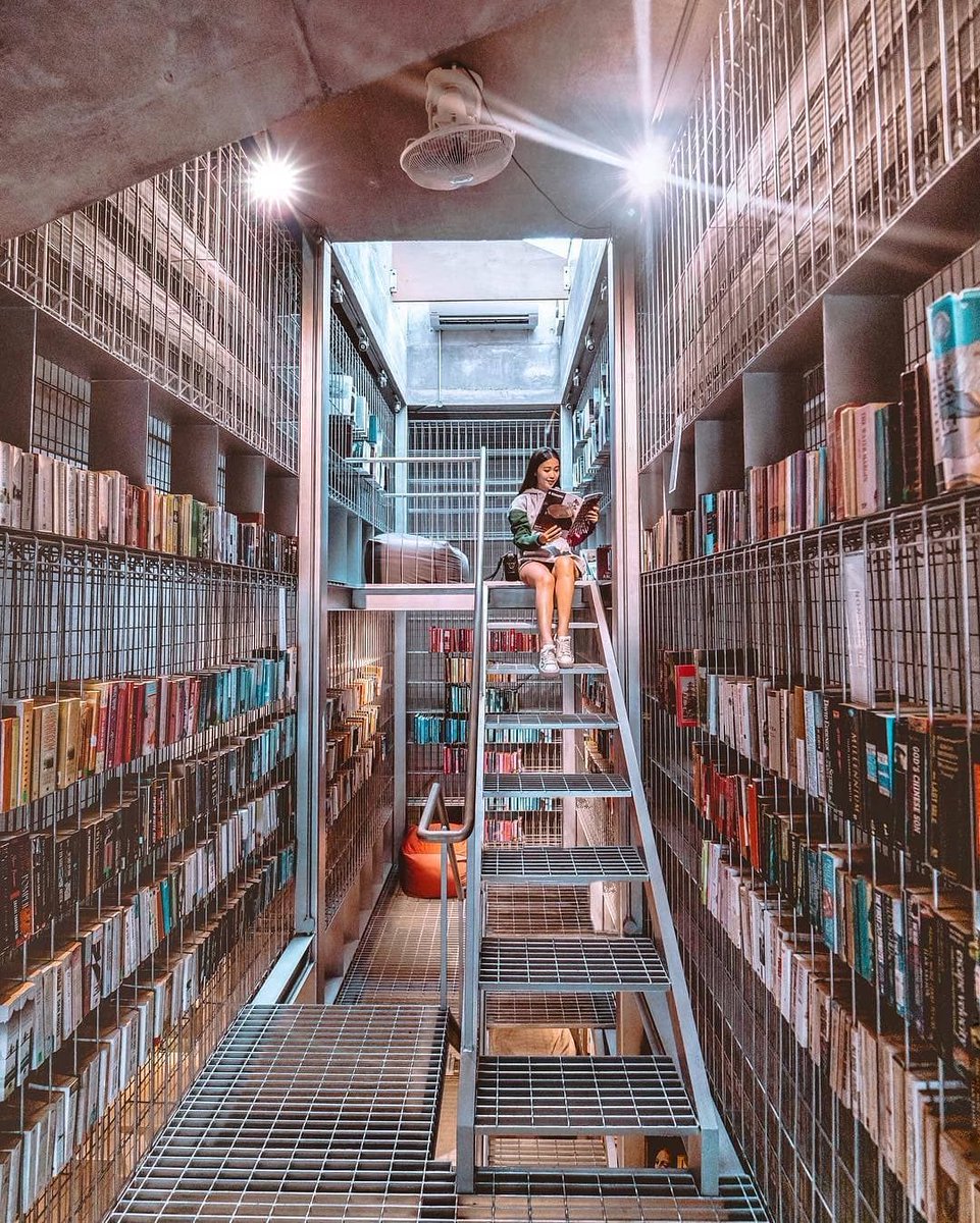 locco_my's tweet photo. 13 Best Bookstore dekat Klang Valley untuk Bookworm Checklist 📚

Jangan lupa book-mark thread ni untuk amazing places for your next visit! #LoccoList

@KualaLumpurWBC @twt_buku @KotaBukuKL  #KLWBC2020 @BUKU https://t.co/oaSmivvlsW