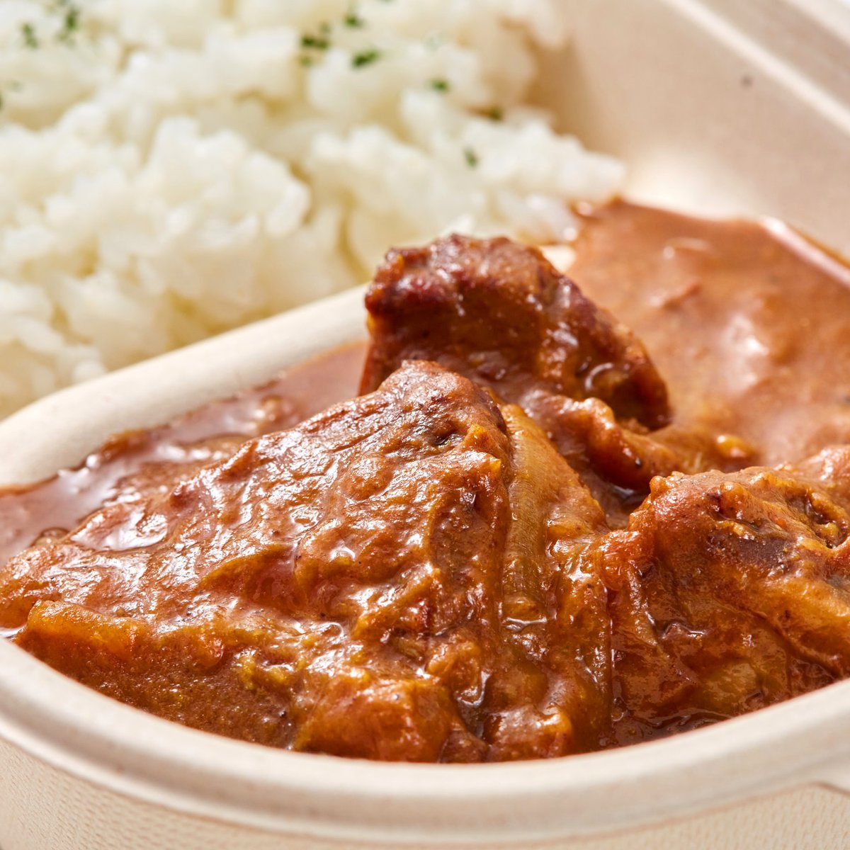 29cafe Pinetreebless على تويتر 牛すね肉ビーフカレーをご紹介します ゴロッと大きいお肉が自慢です 4時間以上かけてじっくり煮込み一手間も二手間もかけたビーフカレー お肉も柔らかく旨味がギューッと詰まった大人な味 Cafe Okinawa Chatan Lunch