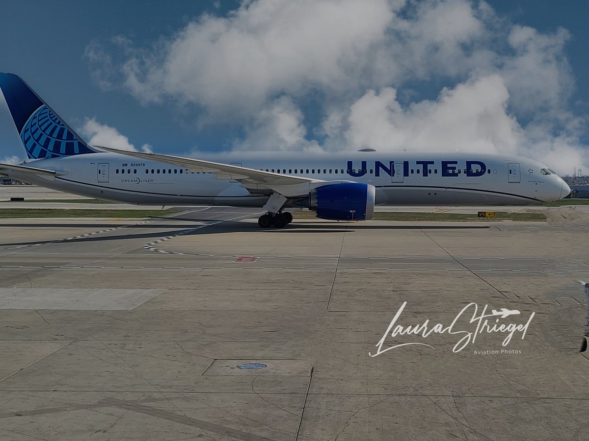 UA906 FRA/ORD @fly2ohare @united  @weareunited @Boeing #787dreamliner #jetwayviews #newlivery