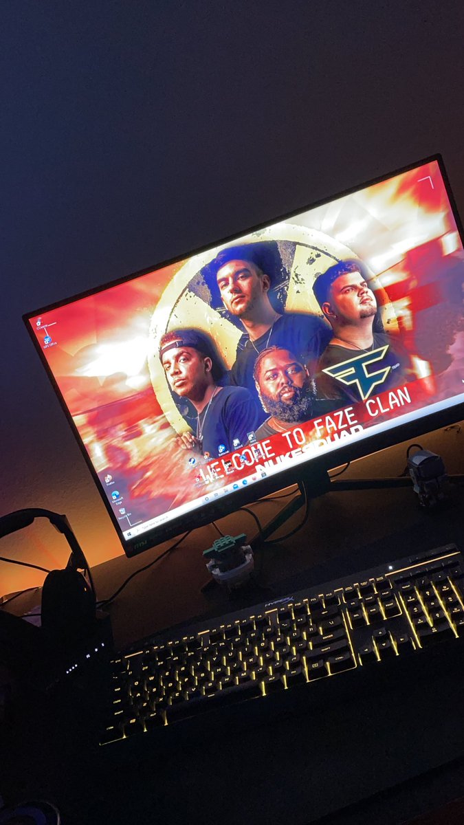 JsoProper_'s tweet photo. Nuke Squad 🔥🔥🔥🔥  @Swagg @TheBoiSantana @JSmoothHD @GDbooya https://t.co/6WIaDYSiao
