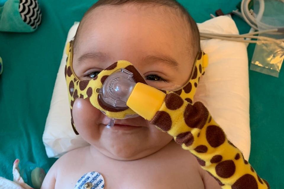meet baby emmita! She has been diagnosed with type 1 spinal muscular atrophy, this means she can't move or breathe on her own. fortunately there is treatment but unfortunately it costs $2.1M  and has to be administered by age 2 in order to be affective. gofundme.com/f/a74tbr-todos…