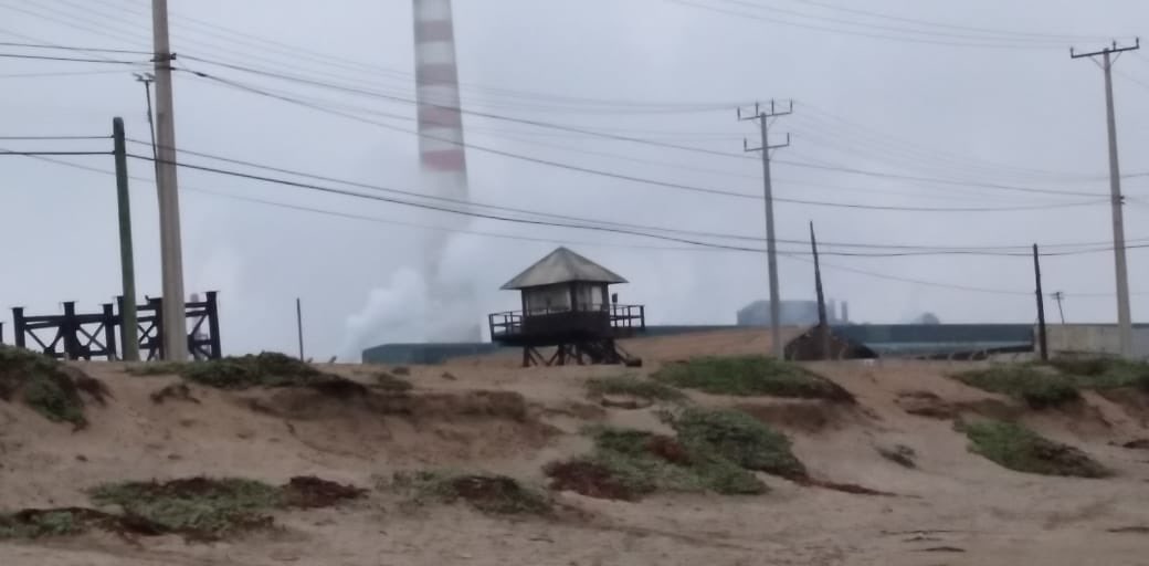 DunasdeRitoque's tweet image. Gases fugitivos de Fundición de cobre Codelco Ventanas Chile, peligroso tránsito por contaminación del sector @elonmusk #Coppergate @GreenpeaceCL @GretaThunberg