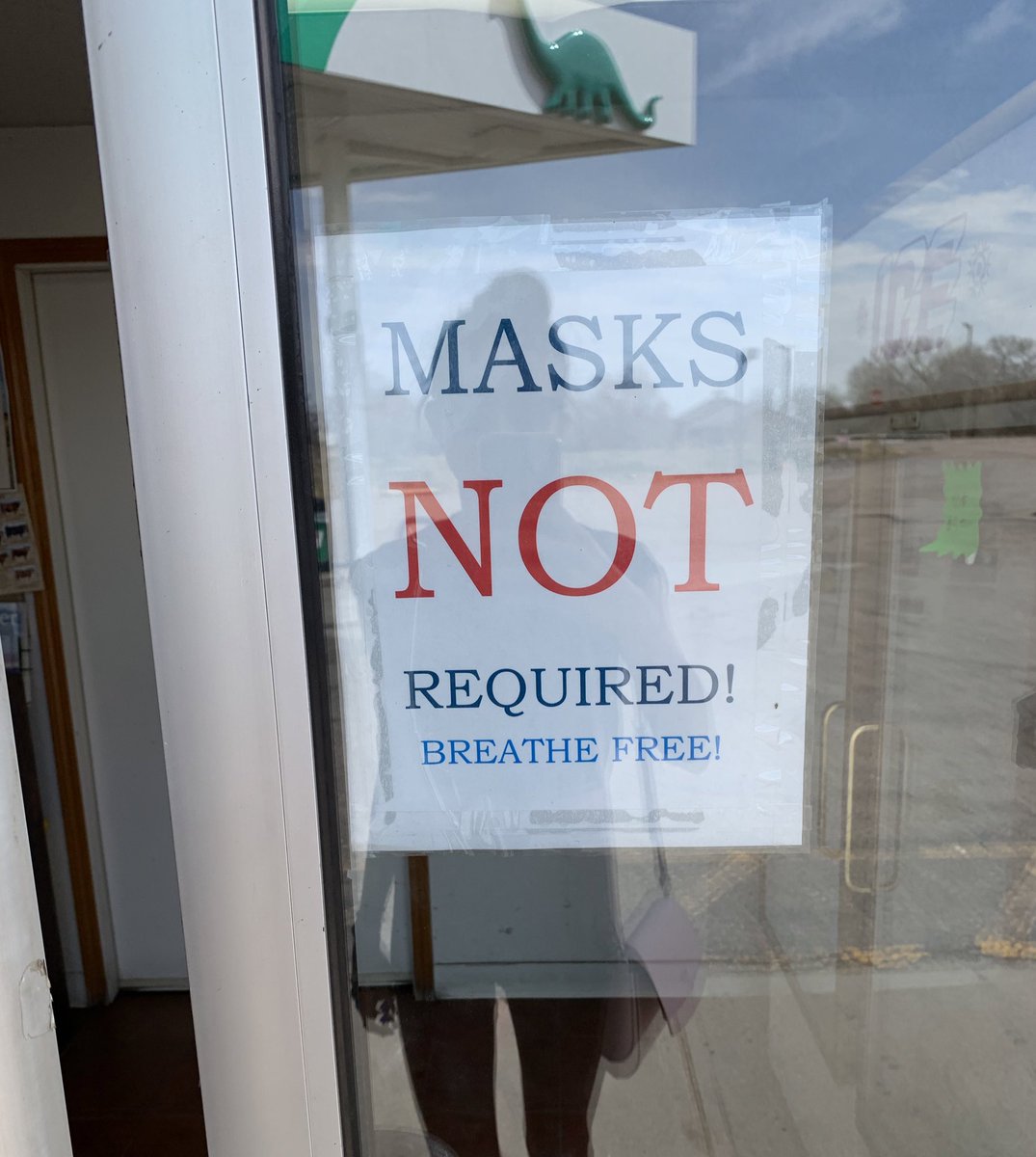 morganisawizard's tweet photo. so i drove through nebraska today and i think i may have found the world’s most libertarian gas station https://t.co/FFm4HCm0Ah
