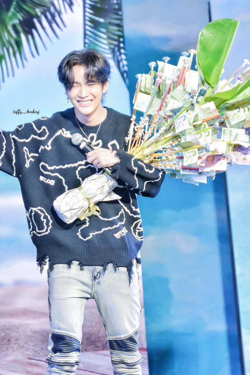 toffy_kmbmj's tweet photo. น่ารักทั้งคน..และของขวัญ
@KiimMon
#ขุณขิมมอญ 
#โมกิของคิมม่อน https://t.co/eK1Kpn6CYa