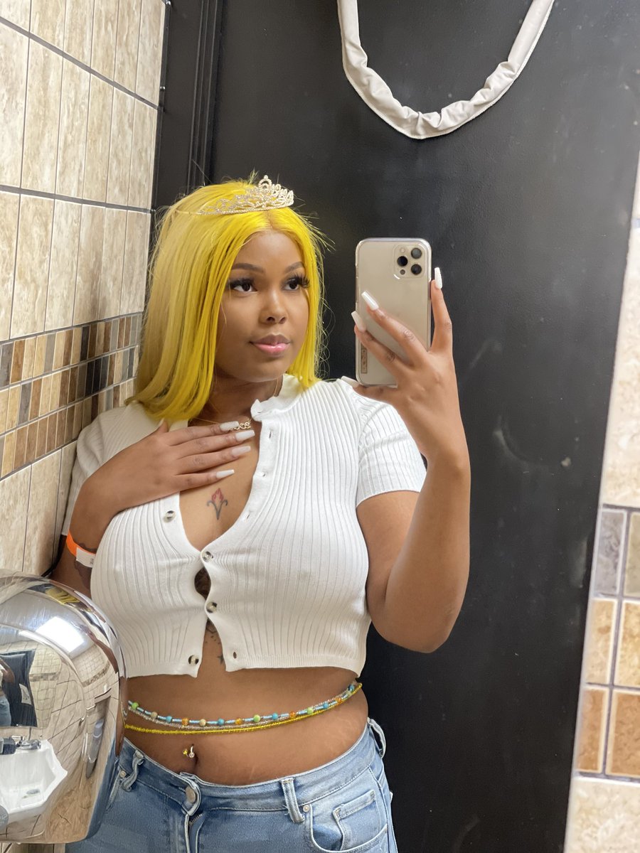 BigBad_Ty's tweet photo. only took 21 years to get this fine 💛 https://t.co/y8o1bpvUjR
