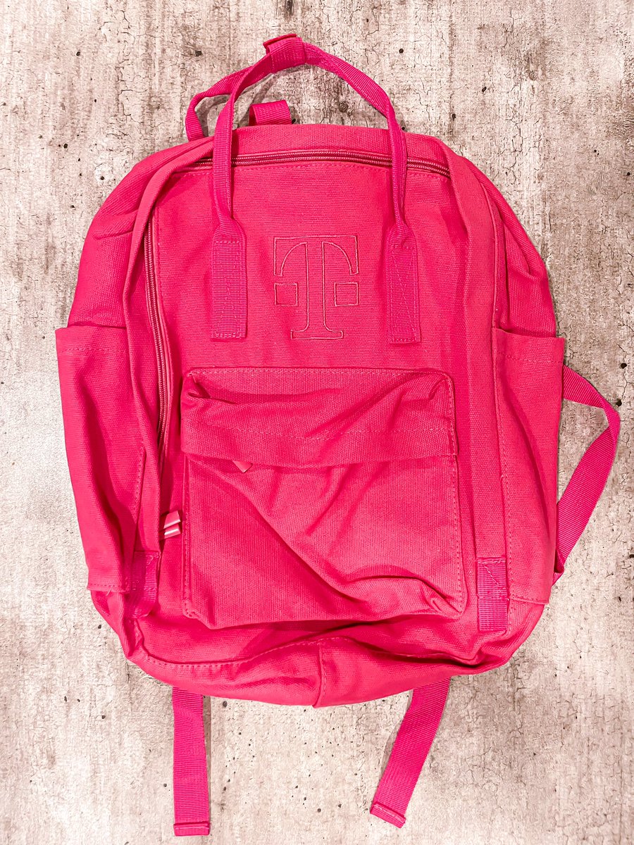 🚨8K GIVE AWAY ALERT 🚨
#Tmobile Backpack &amp; anything else I can fit in it 🤷🏻‍♂️🤷🏻‍♂️🤷🏻‍♂️🤷🏻‍♂️

To win.....
1: Like &amp; Retweet 
2: Follow <a href="/MagentaTank/">Frank D Tank💥</a> 
3: Comment Your Favorite Vacation Picture 💖