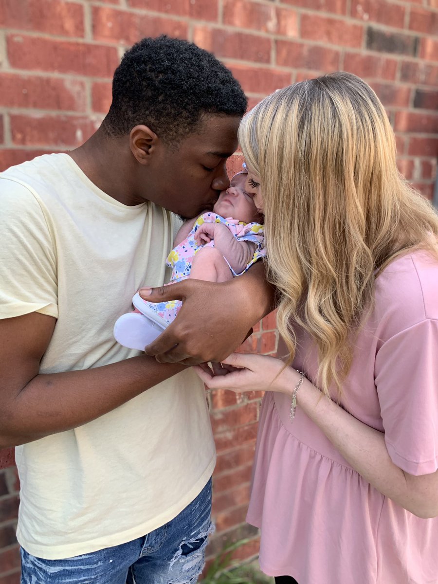 _baileydaniels's tweet photo. Happy first Easter from our little family to yours!!💗🐰 https://t.co/YiUWIIEKON