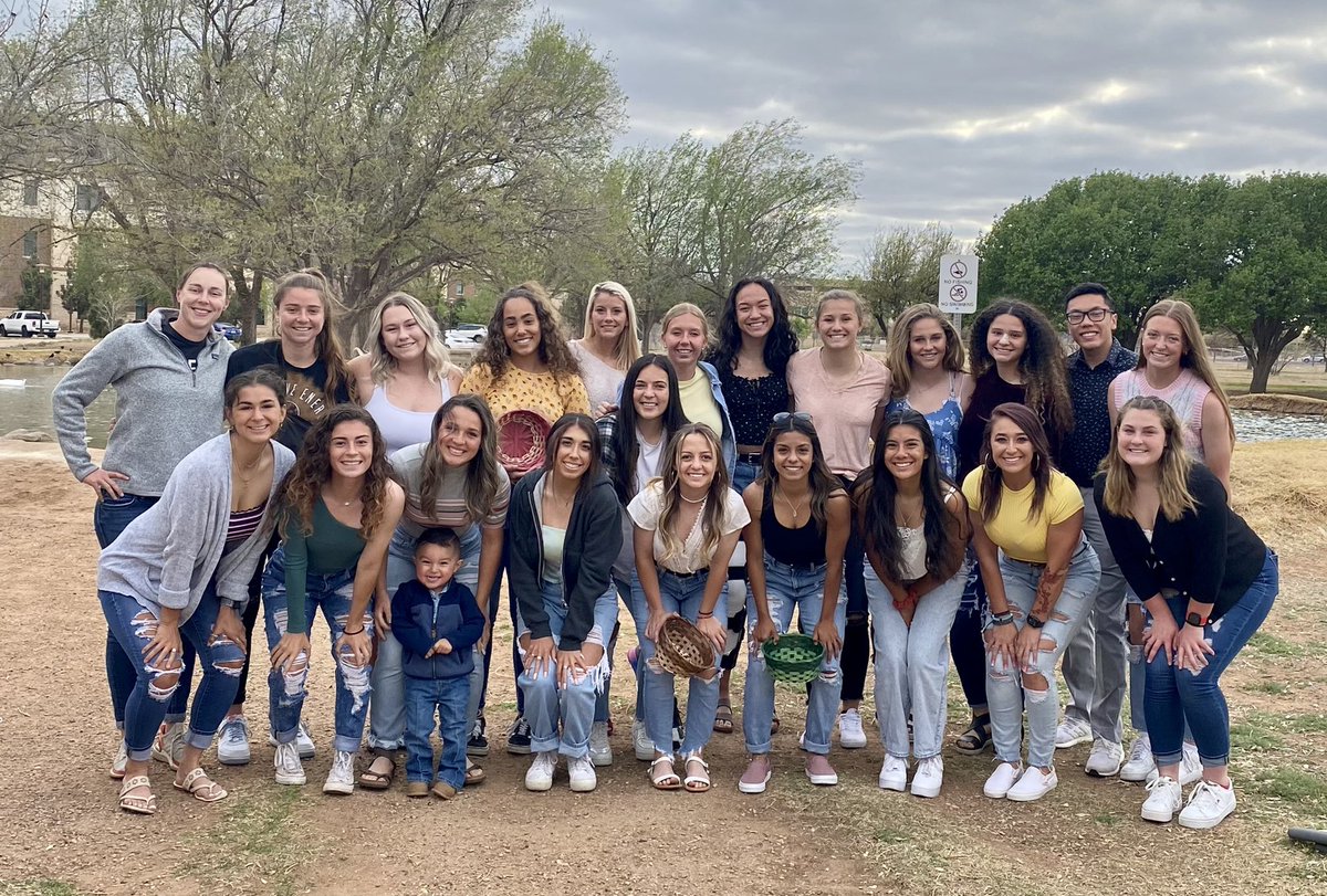 utpbwsoccer's tweet photo. Happy Easter from our family to yours 🐰🌸🐣 https://t.co/ipFEtLeZak