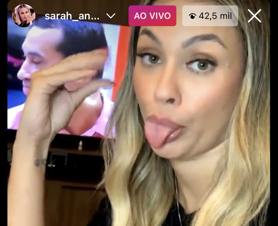 oliviabucker's tweet photo. as reações da sarah quando a tubos indicou o gil, é sobre isso 🌈 https://t.co/FXgAxXUO6q