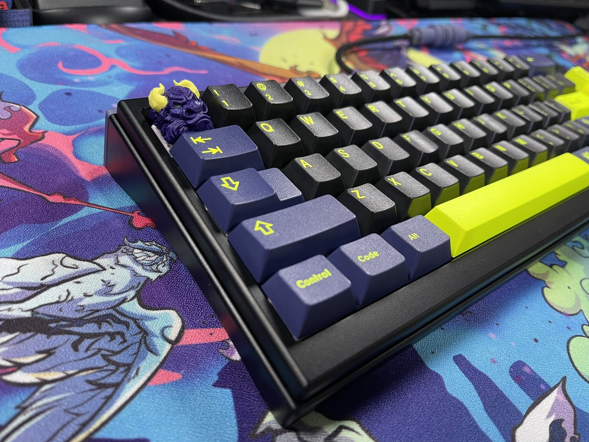 CablesKalamity's tweet photo. Hoppy Easter! 🐇 

Figured I’d share the latest/greatest build 👌 1/1 custom #Chimera65 with cerakoted extras and weight! Marshmallow switches with gmk nightrunner! This Should be illegal! 🥵 https://t.co/aWWaMnsKo2