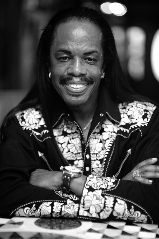 MassiveLinkEnt's tweet photo. Verdine White from Earth Wind and Fire been moisturized, talented and unbothered for over 5 decades now. A King #blackboyjoy #Verzuz https://t.co/DFOhr93hua