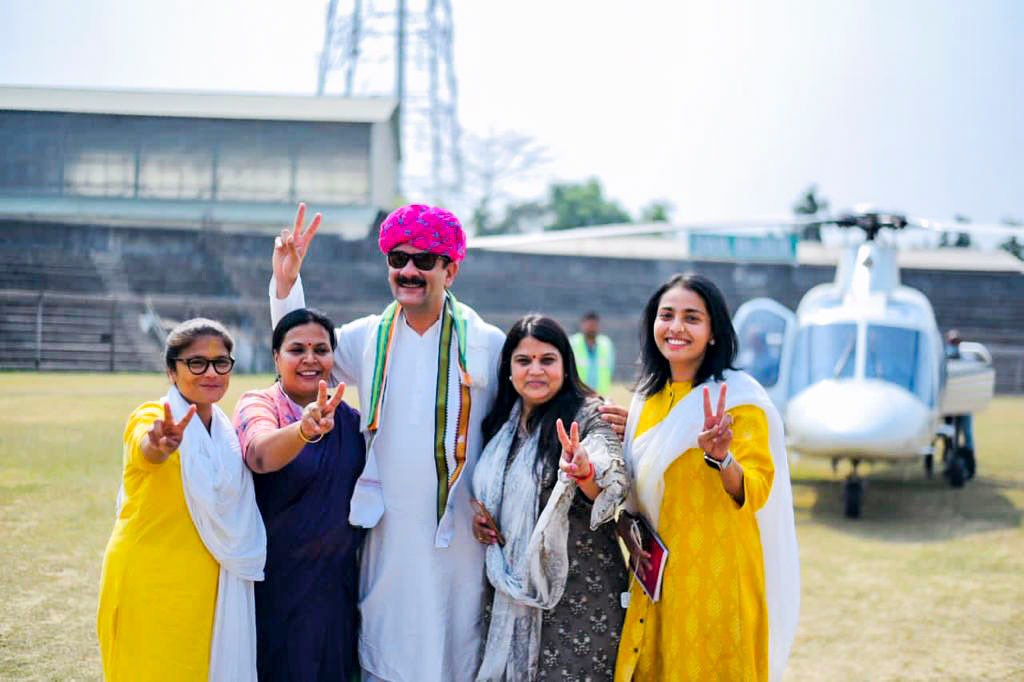 SushmitaDev25's tweet photo. The campaign was an excellent experience. 
We fought hard &amp; fought well. Would not have been possible without team work. 

Thank  you @JitendraSAlwar ji @bhupeshbaghel ji @nishuarora ji @AiyshwaryaM @DipikaPS @INCBhavna @MahilaCongress team. #assamelection https://t.co/qHbaJikbr0