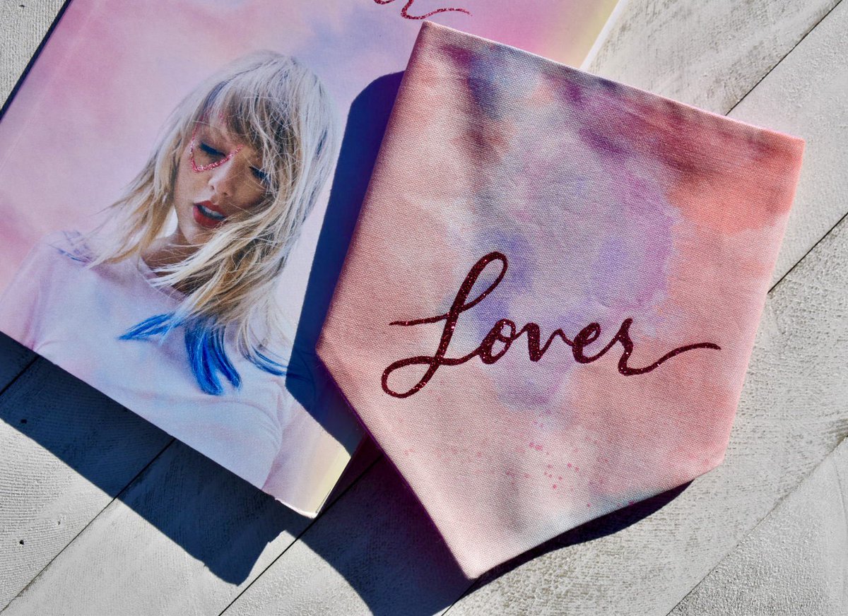 winzieco's tweet photo. I’ve sold three lover bandanas within the last week 🥺 https://t.co/C1fK09WEBy
