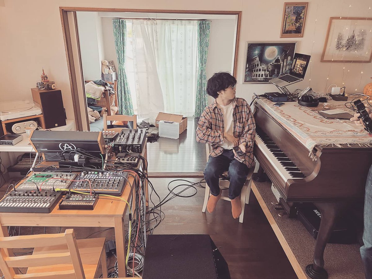 場所が変われば
シンセサイザーの響きも変わる