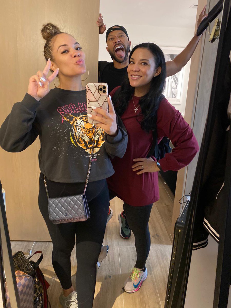 J_R_O_S's tweet photo. “Da Smith kids” r no longer kids, or are we? 🤪
- @_natashanacole &amp; #Dot 🤰🏽+baby #RaineChamielle https://t.co/jSsoDu3aTy