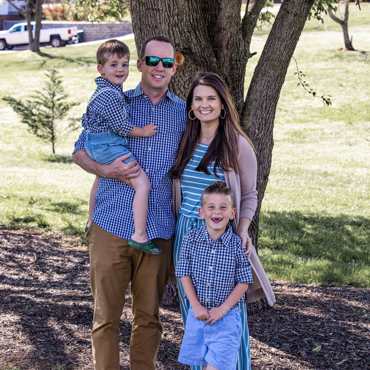 ChanceCraven's tweet photo. I am thankful that these are my people, and I’m grateful that God loves us for who we are. #HappyEaster https://t.co/hFDg0LjjXX