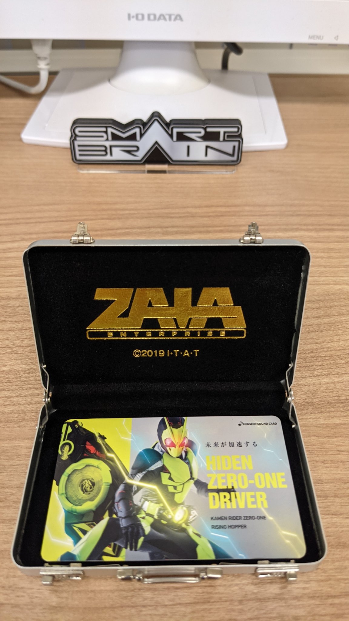 仮面人 東京駅の仮面ライダーストアで買っておいたグッズ類 変身サウンドカードは変身音だけでいわゆる変身待機音は聴けないみたい T Co 6rbsveghvk Twitter