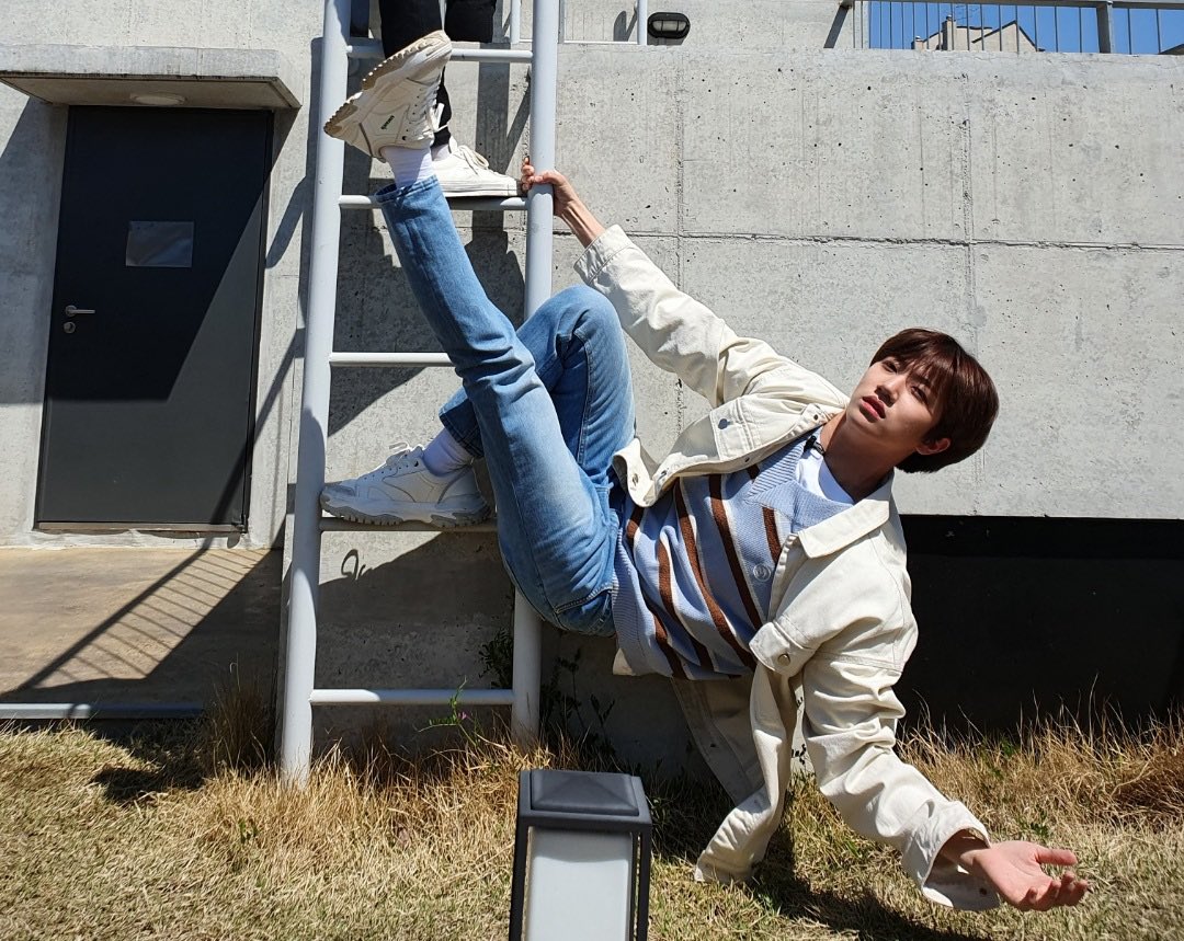 CRAVITYstarship's tweet photo. #크래센도 #데뷔
#CRASENDO
#정세운
#JEONGSEWOON 
#크래비티 #원진
#CRAVITY #WONJIN
크: 나큰 장벽을 넘어설
래: 0안 아파트를 장만할
샌: 녀석들이 온다
도: 도등장 https://t.co/ufRDy5BDKk
