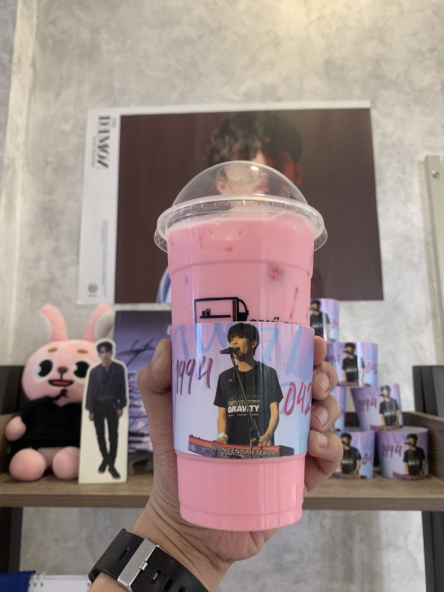 woncentimeter04's tweet photo. Annyeong MYDAYS in Pampanga! 

~WONDERFUL DAY: DAY6 KIM WONPIL BIRTHDAY CUPSLEEVE EVENT~ 

📌Get 1 Glossy Laminated Cupsleeve + Photocard
📍Siam Station @siamstationph 
🗓April 5,2021 - Until Supplies Last
 
This project is presented by @woncentimeter04 and Kim Wonpil Philippines https://t.co/94rlaoKGHP