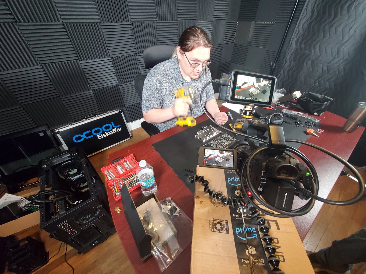 SwaggerjackProd's tweet photo. Devon from #GainesvilleComputerMD building a high-end #EditingPCs at #SwaggerjackStudios.
(For your custom gaming/editing #PCBuilding needs visit them at their website: https://t.co/ywxGJMOK5V)
#Swaggerjack Productions https://t.co/wYQs65ItU8