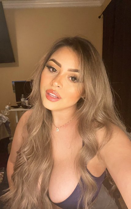 let me be your gf☺️ https://t.co/xBiwBn0Bh8