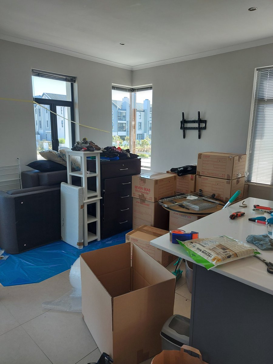 mjclements28's tweet photo. Moving from SA to the UK! 4 days until the container arrives! (No need to panic or anything....) 
How it started:               how its going: https://t.co/VfE9OZWLr2
