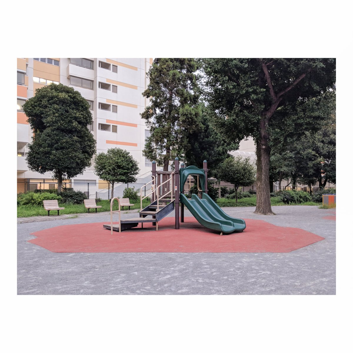 habitat

#playground #play #slide #natureinthecity #urbanjungle #urban #urbanlandscape #urbanphotography #documentingspace #Tokyo #Japan #tokyojapan #ig_tokyo #東京 #日本 #newtopographics #minimal #urbanminimalism #neighborhood #photography #fotografia #city #città #giappone #art