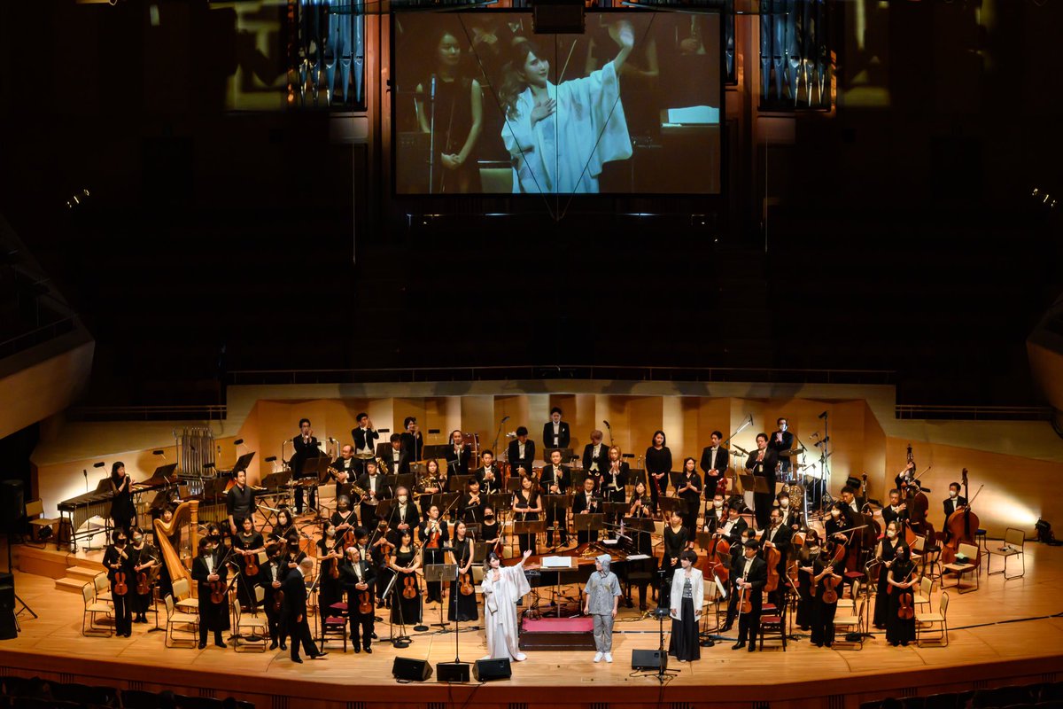 SarahAlainn's tweet photo. 構成・脚本・映像制作・全演出を務めさせて頂いた SARAH ÀLAINN Symphonic CONCERT 2021

生配信と会場のスクリーンも一コマずつチェックしつつ進めさせて頂きました🎞

新楽器、正解はタイプライター😝

皆さんとDreaming夢見できて幸せでした💫この奇跡に感謝

書き切れないので、徐々に✒️☺️🙏 https://t.co/lHtzlOGbFX
