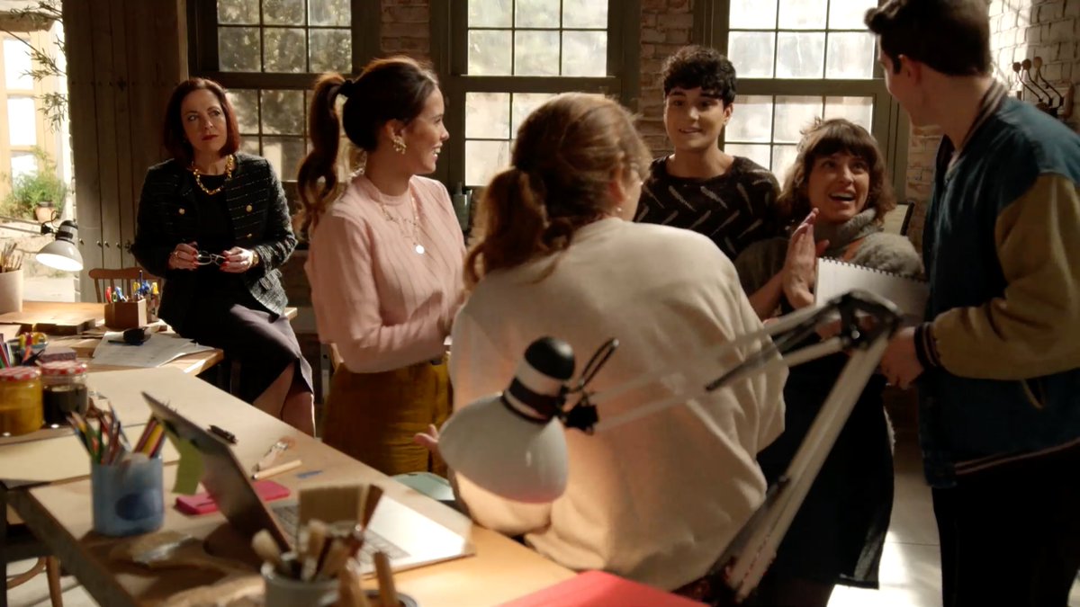 SeriesRTVE's tweet photo. No te pierdas el episodio de #DosVidasRTVE de hoy a las 16:30 en La1 de @rtve . 😍 https://t.co/untRkcopBY