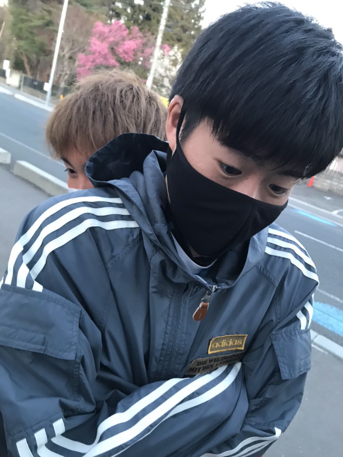 岩手大学ソフトテニス部 部員紹介 岩田叡士 いわたえいと アーバンボーイ 東京出身で 盛岡の物価の安さに驚愕した スキー部とソフトテニス部との掛け持ちをしている そのためインドアの時期はレアキャラになる 新2年生唯一のサウスポーで 中ロブが