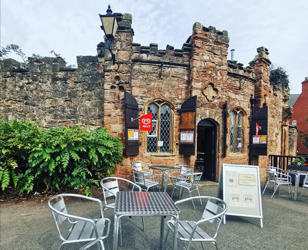 TamworthCastle's tweet photo. 1 week to go until we can serve you hot and cold drinks and a variety of tasty treats. 🍫☕Open 10am-4pm daily.
We will continue to adhere to social distancing, mask/visor wearing and hand sanitiser will be provided on entry. See you all soon!
#TamworthCastle #CastleCafe https://t.co/7Fdjd1tu6E