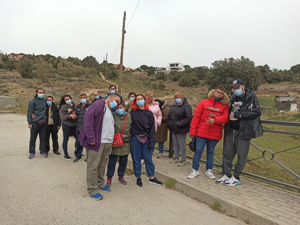 EsferaFundacion's tweet photo. El Club de Ocio de @EsferaFundacion🔴cuenta con el apoyo de profesionales y #voluntarios
Los participantes aseguran que se lo han pasado genial en la escapada rural y que cada propuesta les ayuda a reforzar su #AutonomíaPersonal
#OcioInclusivo #OcioDiscapacidad #PlanRural https://t.co/NtgSgwPFPt