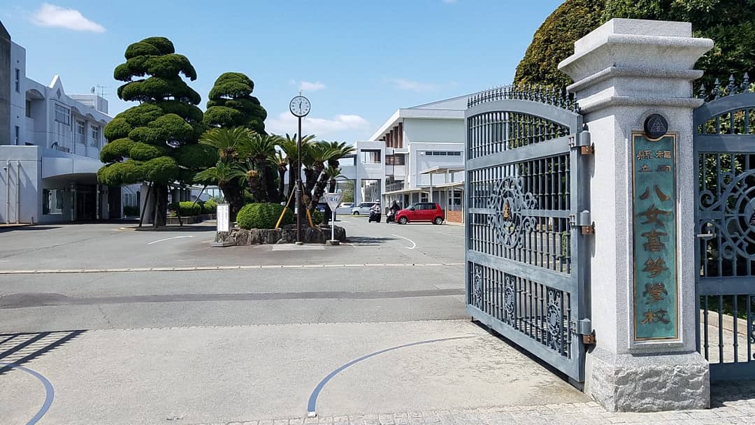 小川聡志 さいとぴあ大会翌日 所用があり朝から筑後市へ 所用を済ませ 母校である八女高校 学校名に八女がつくのに所在地は筑後市 時代の友人たちとランチ 二冠王を報告すると 友人たちがニコニコ祝福してくれました それから奥八女も散策